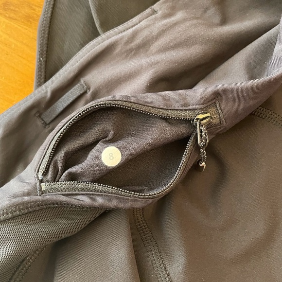 Lululemon crop mesh on bottom legging 8 - Picture 8 of 9